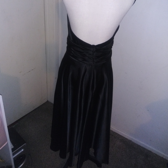 Halter dress - Picture 2 of 2